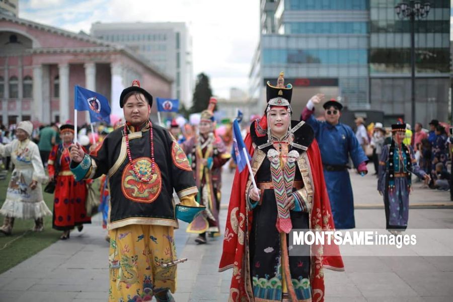 Mongolian traditional clothes (2024)