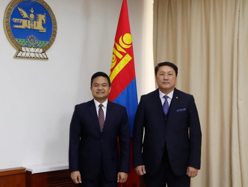 Views Exchanged on Consolidating Defense Cooperation