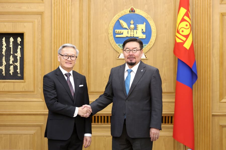 PM Expresses Commitment to Strengthening Ties with Laos