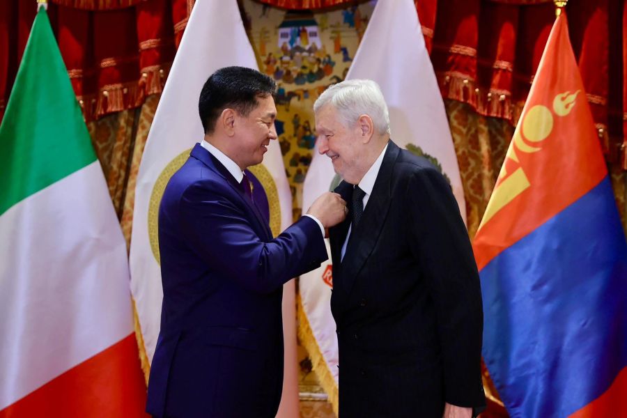 President Khurelsukh Presents State Decorations to Mongolian and Italian Citizens