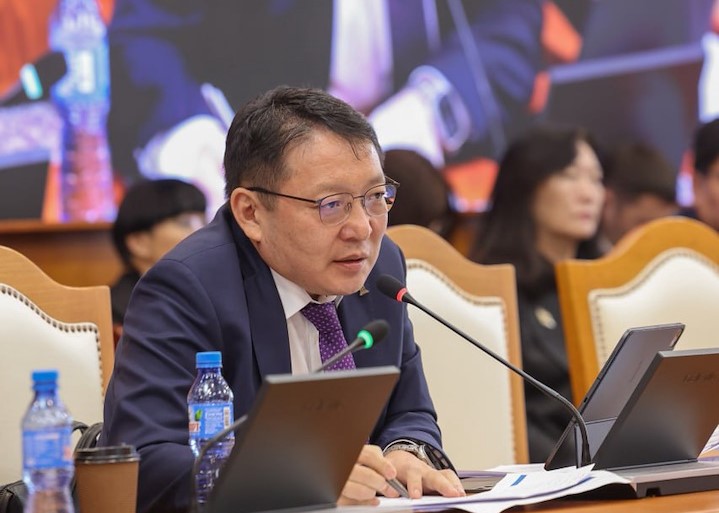Parliamentary Committee Holds Hearing for Governor of Bank of Mongolia Nominee