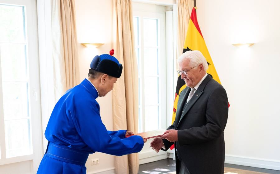 Mongolian Ambassador Presents Credentials to German President