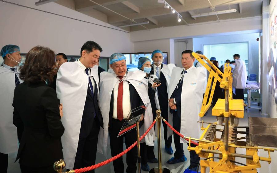 President Visits Dairy Producers under 'Food Revolution' Initiative