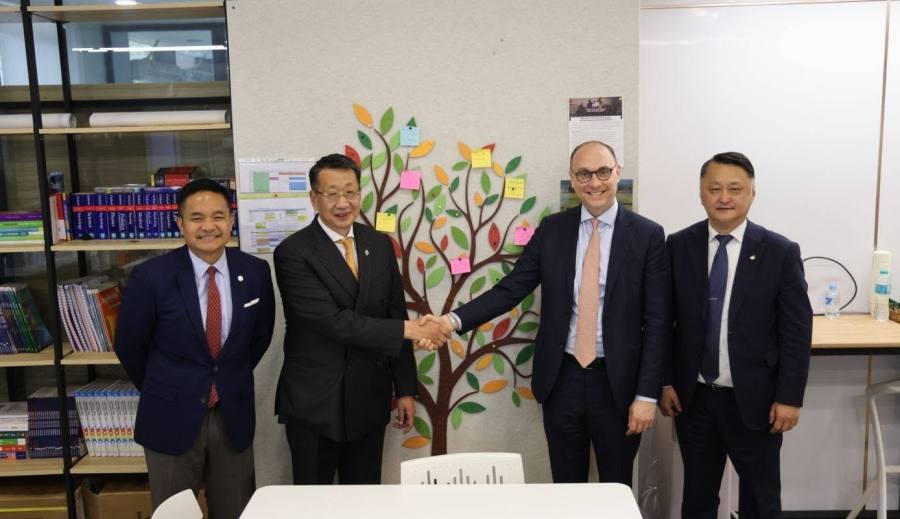 U.S. State Department Officials Visit Center of Excellence for English at NUM