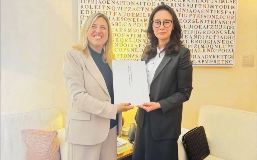 Mongolian Ambassador to Italy Presents Copy of Credentials