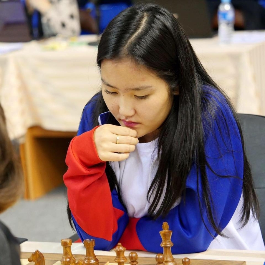 B.Amina becomes Woman Grandmaster of Chess